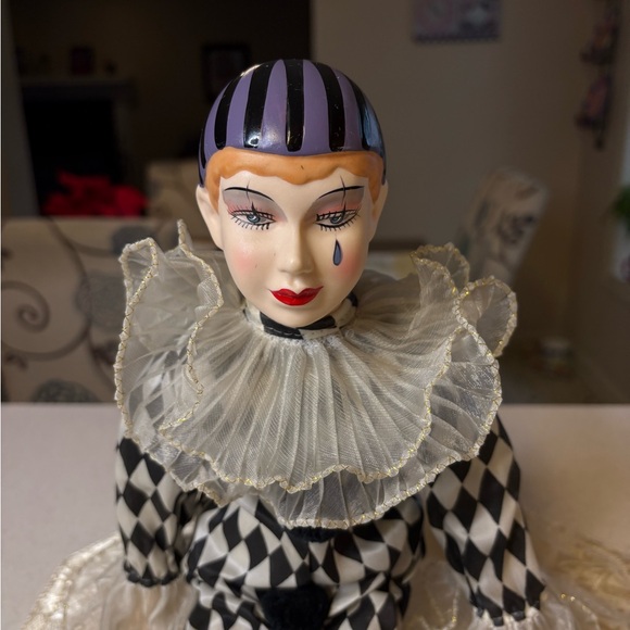 Collectible Porcelain Pierrot Or Jester Clown Doll, Hand Painted Face - Picture 4 of 11